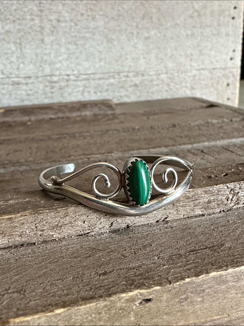 Native American Navajo great shape Malachite green gemstone sterling bracelet
